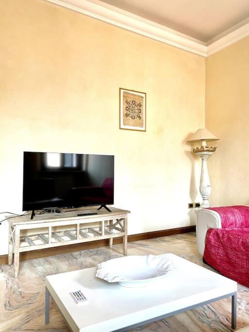 מאנטובה Apartment Under The Basilica Of Sant'Andrea מראה חיצוני תמונה