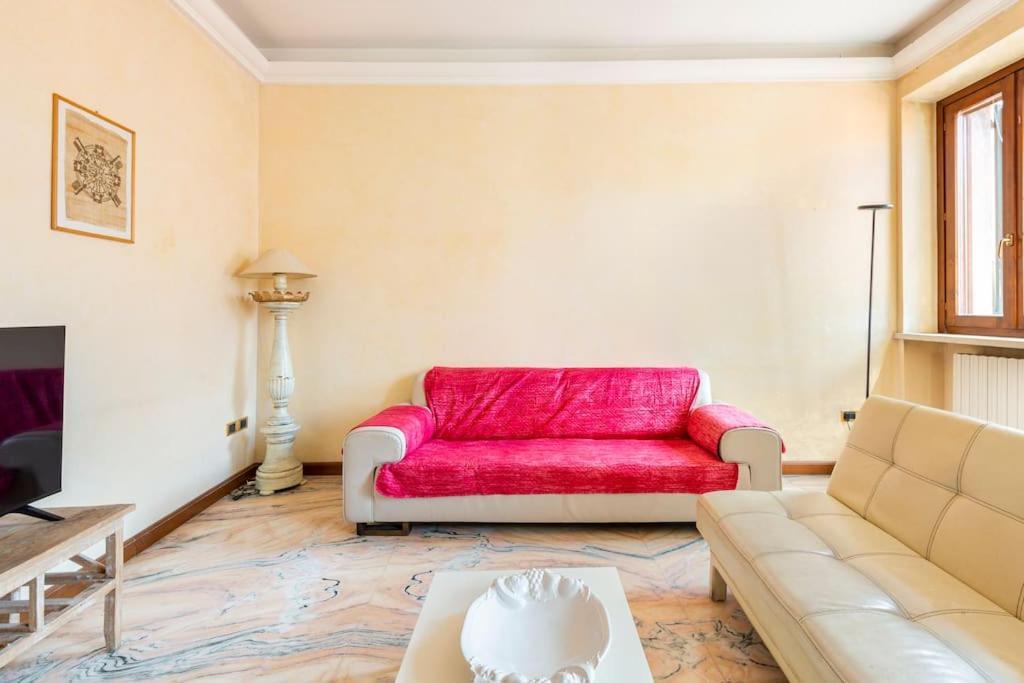 מאנטובה Apartment Under The Basilica Of Sant'Andrea מראה חיצוני תמונה