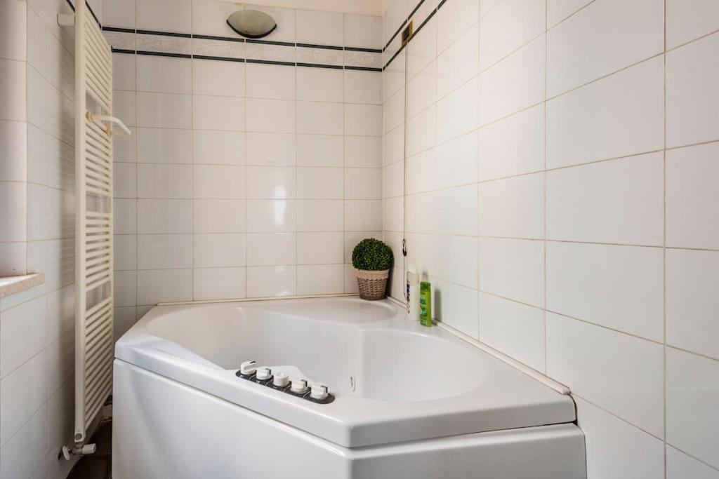 מאנטובה Apartment Under The Basilica Of Sant'Andrea מראה חיצוני תמונה