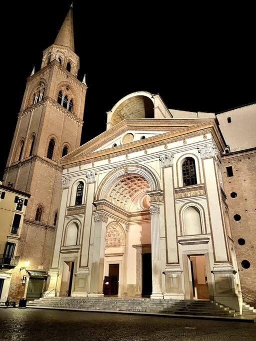 מאנטובה Apartment Under The Basilica Of Sant'Andrea מראה חיצוני תמונה
