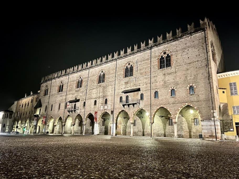 מאנטובה Apartment Under The Basilica Of Sant'Andrea מראה חיצוני תמונה