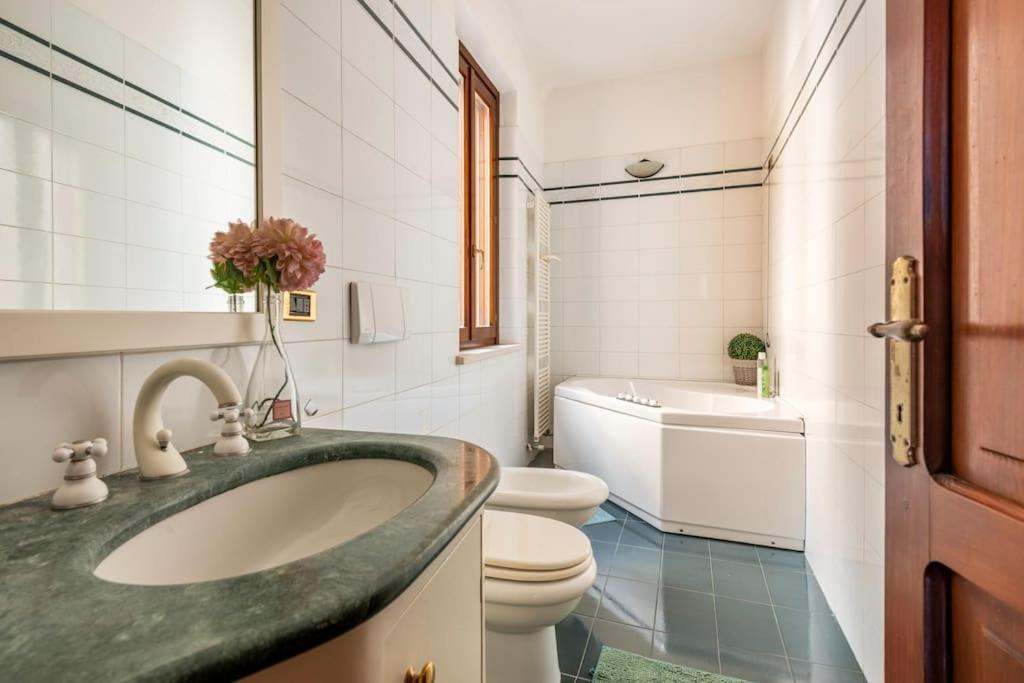 מאנטובה Apartment Under The Basilica Of Sant'Andrea מראה חיצוני תמונה