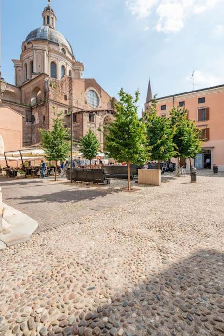 מאנטובה Apartment Under The Basilica Of Sant'Andrea מראה חיצוני תמונה
